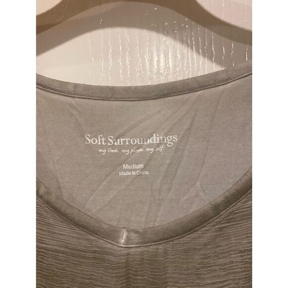 Soft Surroundings Women's Light Grey Silk Romance Tunic Blouse Size Medium NWOT - Picture 3 of 5